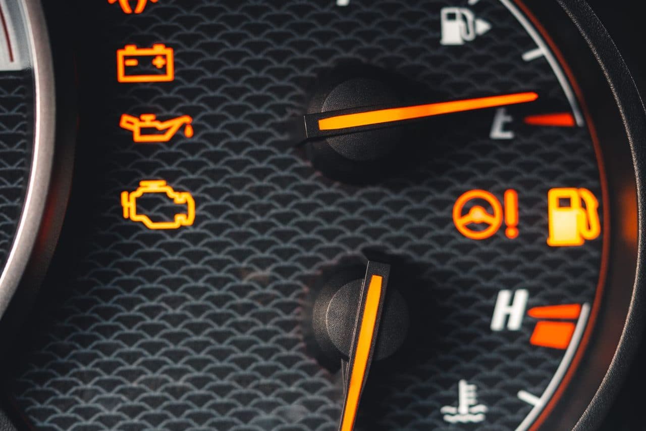 Motorlampe lyser - hvad betyder det